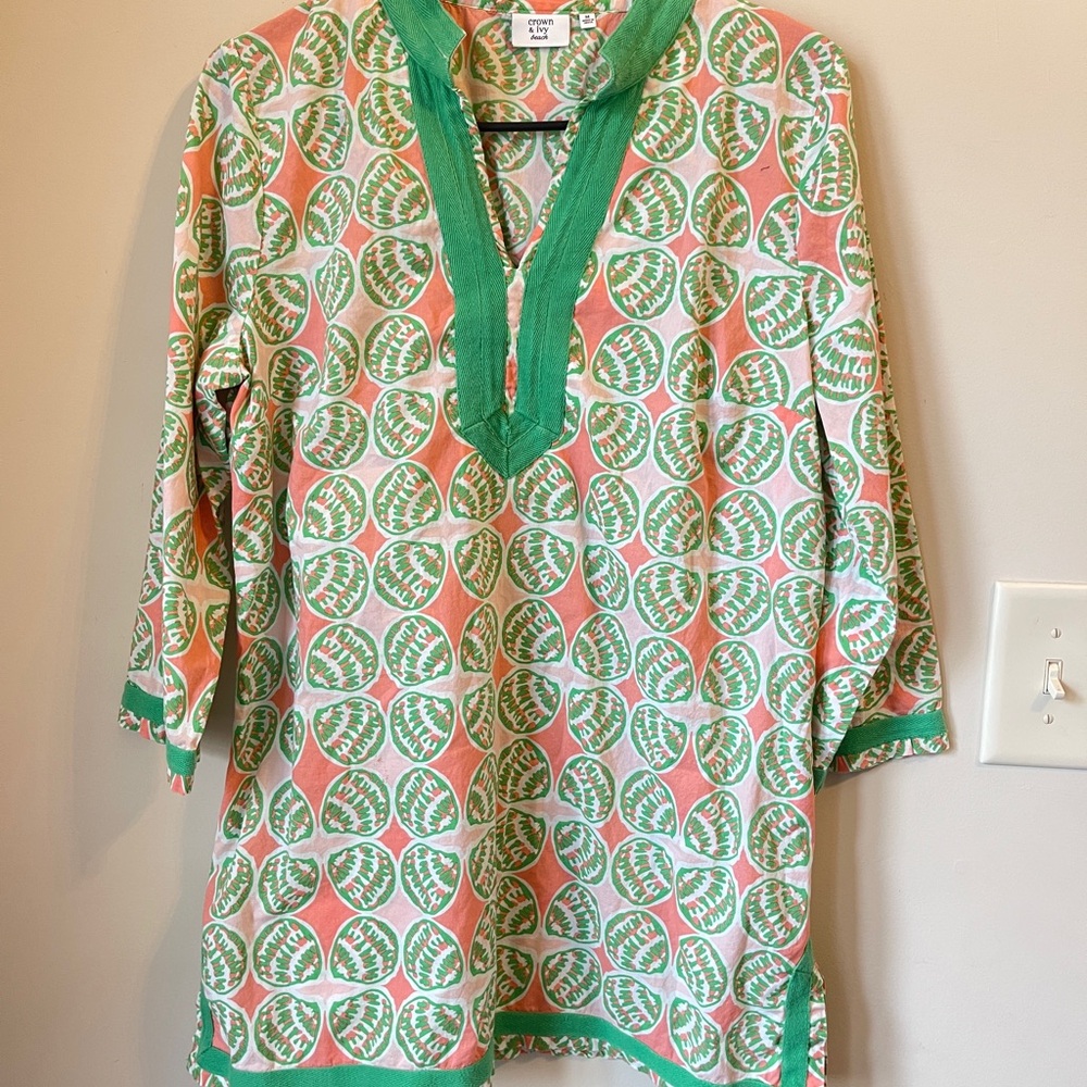 Crown & Ivy Beach 3/4 Length Sleeve Seashell Print V-Neck Tunic Size M